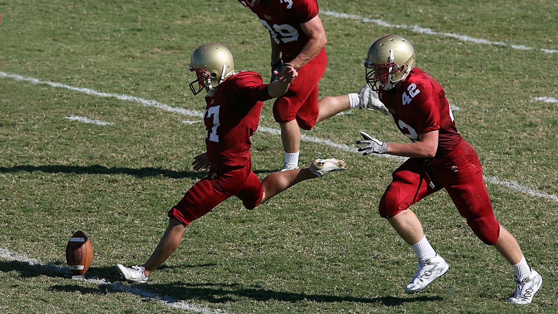 九游APP官网-那不勒斯球迷现场助威，为球队鼓与呼，那不勒斯球队厉害吗
